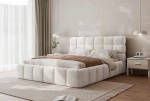 Seitenansicht des eleganten Bettes Bubble (200x200 cm) im Bouclé-Stoff, harmonisch integriert in ein gemütliches Schlafzimmer-Arrangement. im quelle_01