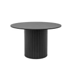 Frontale Ansicht des eleganten Säulentisches Linnea in tiefem Schwarz, der architektonische Strenge und modernes Design vereint, freigestellt auf weißem Hintergrund.