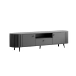 Nahaufnahme der schrägen, schwarzen Metallfüße, die als alternative Option für einen konsequenten Mono-Look am RTV-Schrank Linnea gewählt werden können.