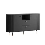 Frontale Ansicht des eleganten Sideboards Linnea (150 cm) in Schwarz Matt mit zwei Türen, zwei Schubladen und geriffelten Lamellen-Fronten, sauber freigestellt auf weißem Hintergrund.
