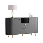 Detailansicht der eleganten, goldfarbenen Metallfüße und Griffe, die einen atemberaubenden Glamour-Kontrast zum schwarzen Korpus der Kommode bilden.
