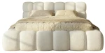 Frontale Ansicht des gemütlichen King-Size-Bettes Boston slim in 180x200 cm, bezogen mit dem charakteristischen Bouclé-Stoff in Bubble-Optik.