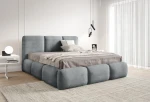 Modernes graues Polsterbett BRESSO aus dem flauschigen Teddy-Stoff Coral 75, stilvoll arrangiert mit Bettwäsche in einem hellen Schlafzimmer.