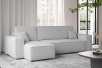 Stilvolles Wohnambiente mit dem hellgrauen XXL-Sofa KARL L im flauschigen Bouclé-Bezug Abriamo und minimalistischer Dekoration.