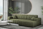 Stilvolles Raumkonzept mit dem olivgrünen Lounge-Ecksofa Balia L aus dem markant gesteppten Chenille-Bezug Perfect Harmony 39.
