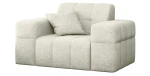 Freigestellte Studioaufnahme des beigefarbenen Sessels Balia im Chenille-Stoff Perfect Harmony 01 vor reinweißem Hintergrund.