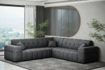 Kontrastreiches Wohnzimmer mit dem dunkelgrauen Ecksofa Balia Corner im strapazierfähigen Chenille-Bezug Perfect Harmony 90 vor einer dekorativen Wand.