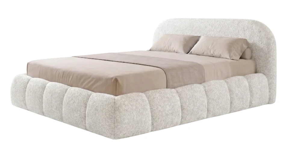 Helle Studioaufnahme des cremefarbenen Polsterbettes Dakota slim in 140x200 cm, bezogen mit dem weichen Bouclé-Stoff Quelle.