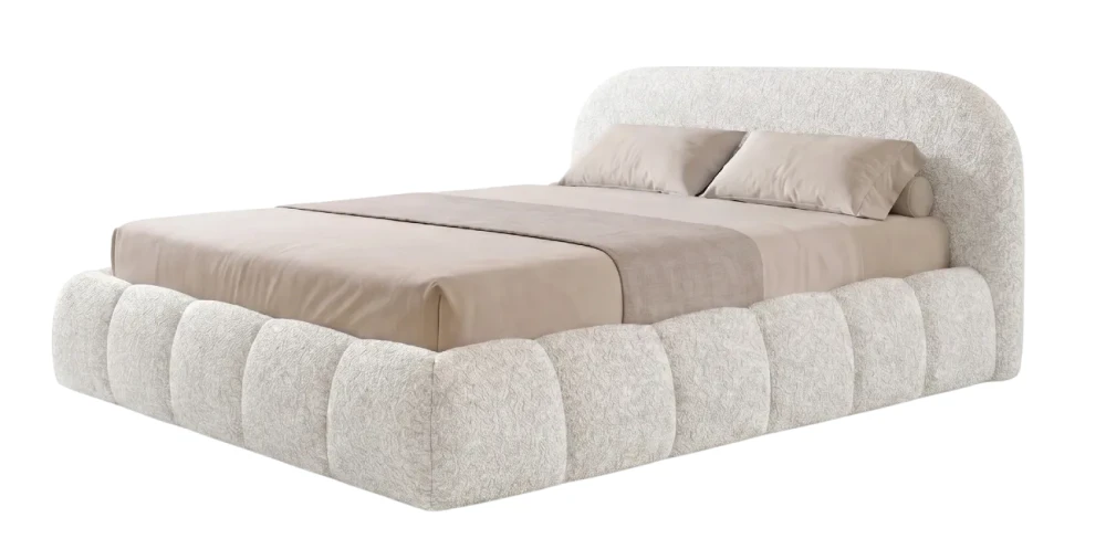 Helle Studioaufnahme des cremefarbenen Polsterbettes Dakota slim in 180x200 cm, bezogen mit dem weichen Bouclé-Stoff Quelle.