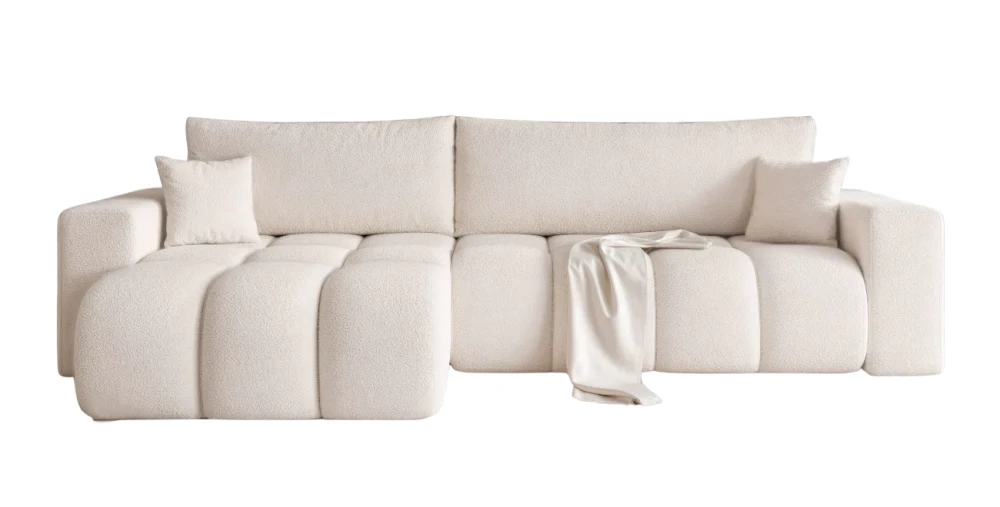Frontale Ansicht des Design Ecksofas OLI -OFI XL in der Größe 278x145 cm aus weichem Bouclé-Stoff, freigestellt auf weißem Hintergrund.