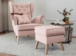 Frontalansicht des Ohrensessel CLASSIC Sets inklusive Hocker mit weichem Samt Trinity Bezug, stilvoll arrangiert in einem modernen Wohnzimmer.