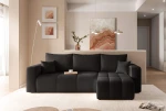 Frontalansicht des Ecksofas PEDRO L (248x145 cm) mit weichem Manila Samtstoff, stilvoll arrangiert in einem modernen Wohnzimmer.