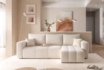 Frontalansicht des Ecksofas PEDRO L (248x145 cm) mit weichem Manila Samtstoff, stilvoll arrangiert in einem modernen Wohnzimmer.