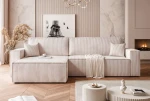 Frontalansicht des Ecksofas PARIS XL (276x145 cm) mit weichem Poso Cordstoff, stilvoll arrangiert in einem modernen Wohnzimmer.