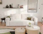 Frontalansicht des modernen Sofas BALI (239x91 cm) mit einem eleganten Bezug aus Cord und Bouclé, stilvoll arrangiert in einem modernen Wohnzimmer.