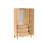 : Detailansicht der funktionalen Innenausstattung des Kleiderschranks SANDEN 9 im Bookmatch-Dekor, ideal für eine ordentliche Aufbewahrung von Garderobe.