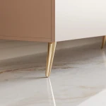 Detailansicht der eleganten Füße des stehenden TV-Boards ANGEL 200, welche die stabile Konstruktion und das moderne Design des großformatigen Möbels unterstreicht.