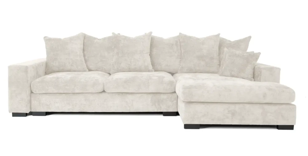 Frontale Ansicht des Ecksofas SELLO L aus weichem Flow (Chenille) Stoff, das elegantes Design und Komfort vereint, freigestellt auf weißem Hintergrund.