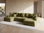 Frontalansicht der großen Wohnlandschaft SELLO in U-Form mit weichem Bezug aus Flow (Chenille), stilvoll arrangiert in einem geräumigen Wohnzimmer.