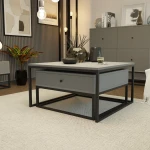 Das Couchtisch-Set ELEGANT 2in1 in praktischer Nutzung, das die platzsparende Anordnung und die geöffnete Schublade für zusätzlichen Stauraum zeigt.