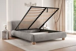 Das Polsterbett OVELIO SLIM 120x200 cm mit hochgeklapptem Lattenrost, das trotz schmaler Silhouette den großzügigen Bettkasten für praktischen Stauraum zeigt.