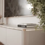 Nahaufnahme der nahtlosen Deckplatte, abgerundeten Ecke und Goldleiste des TV-Boards Zalia Kaschmir.