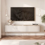 Frontansicht des hängenden TV-Möbels Zalia Kaschmir mit glatter Oberfläche unter einem TV.