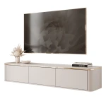 Glattes TV-Lowboard Zalia Kaschmir mit Fernseher und Dekoration, freigestellt auf weißem Hintergrund.