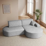 Das komfortable Ecksofa Prima Pro im hellgrauen Cordstoff Poso 55, harmonisch integriert in ein klassisches und helles Wohnambiente.