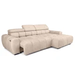 Schräge Ansicht des Ecksofas Aldo mit hochgeklappten Kopfstützen und ausgefahrener elektrischer Relaxfunktion, freigestellt auf weißem Hintergrund.
