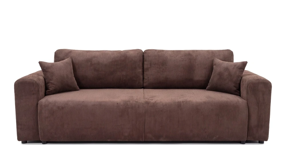 Frontale Ansicht des zeitlosen Cordsofas Capri im Farbton Poso 06 Braun mit zwei Zierkissen, sauber freigestellt auf weißem Hintergrund.