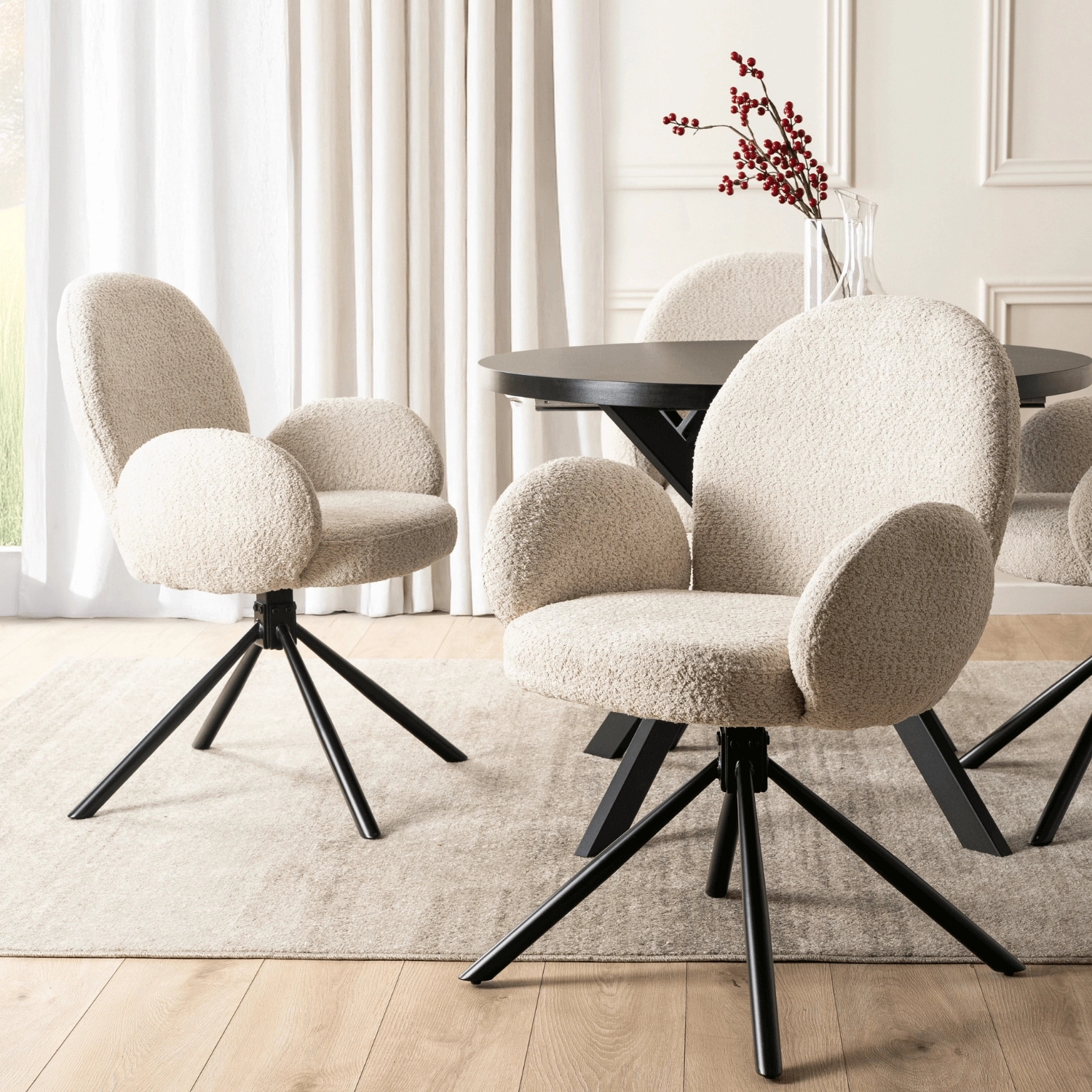 Esszimmerstühle Trends: Bouclé, Drehfunktion und maximaler Komfort